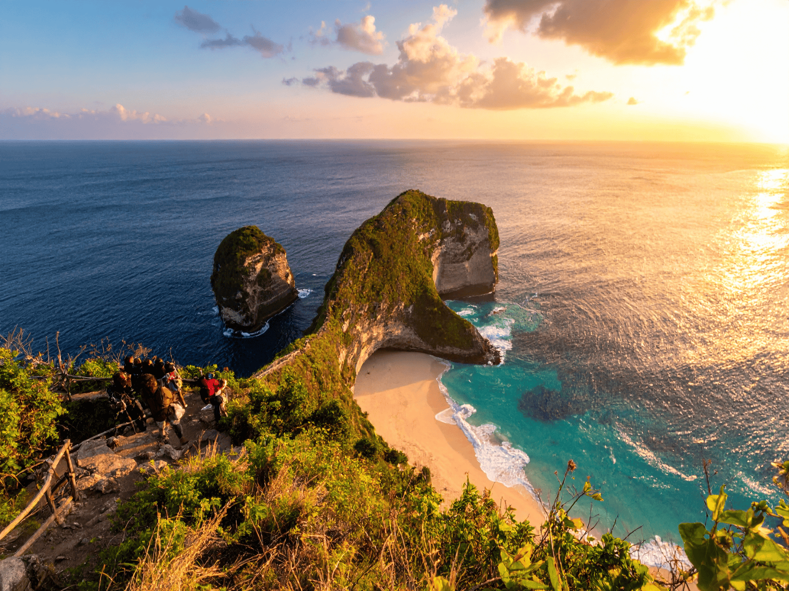 Kelingking Beach cliff viewpoint in Nusa Penida with turquoise ocean and dramatic limestone cliffs